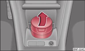 Sitzen und Verstauen 45 Getränkebehälter im Getränkehalter vorn fixieren Klappen Sie den Bügel des Getränkehalters Abb. 41 - nach vorn.