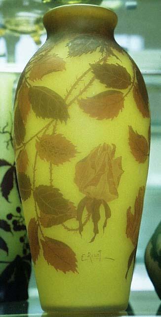 die Signatur bedeutet wohl E. Rigot ] Keramikmuseum Mettlach; Foto: E. Mendgen Glasschleifer in der Cristallerie Wadgassen Archiv V&B; Foto: E.