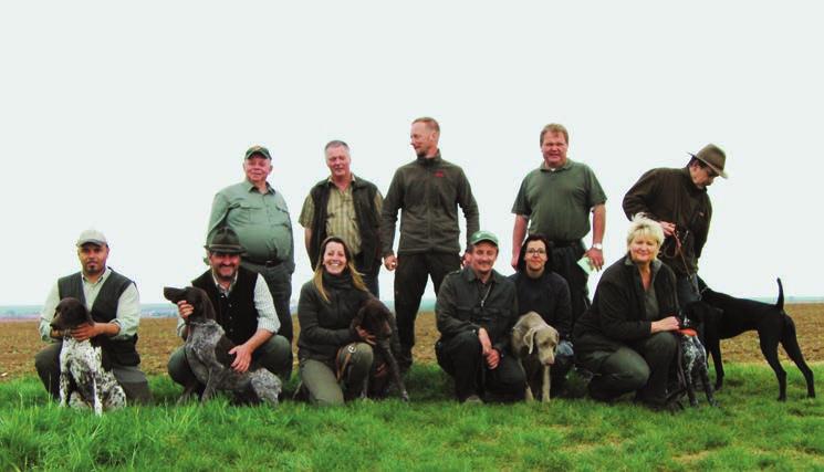 Derby/VJP 2014 22 Hunde waren gemeldet, 16 Hunde starteten. Ein riesiger Zeitaufwand für Prüfungsleiterin Frizi Misch und ihren Gatten Dr. Dieter Misch, die ständig die Nennlisten korrigieren mußten.