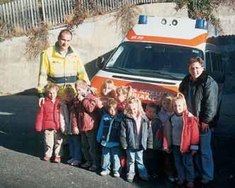 unsere alljährliche Räumungsübung. Ein weiterer wichtiger Besuch im Kindergarten war Andi mit einem Rettungswagen des weißen Kreuzes Brixen.