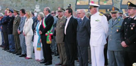 Hohe und höchste Würdenträger des gesamten regionalen öffentlichen Lebens, darunter auch die örtlichen Spitzen der Carabinieri, der Armee, der Marine, der