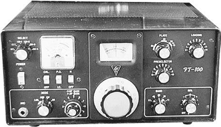 FT-100 (1966) Ausstattung: Weitgehend halbleiterbestückter KW-Transceiver für stationären und mobilen Betrieb, eingebauter Calibrator, VOX, Stromversorgung 220 V AC und 12 V DC standardmäßig