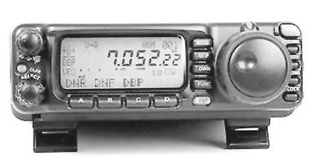 KW/VHF/UHF-Transceiver FT-100D (2001) Ausstattung: Miniatur-Transceiver für alle Bänder von 160 m bis 10 m, 6 m, 2 m und 70 cm.