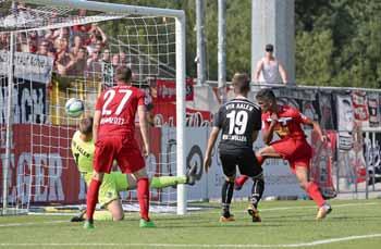 Rückblick Auswärtsspiel VfR Aalen RWE-Express Erfurt wartet weiter auf den ersten Saisonsieg Beim Auswärtsspiel gegen den VfR Aalen kam der FC Rot-Weiß nicht über ein 1:1-Unentschieden hinaus.
