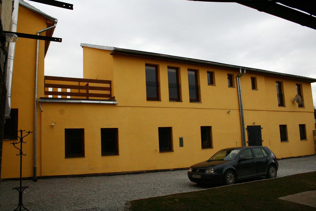 Kolpingszentren 1. Kolpinghaus in Spisšké Podhradie Ost-Slowakei Das Kolpinghaus ist ein modernes Bildungszentrum inmitten der Kanonikerhäuser des sog. Zipser Kapitels.