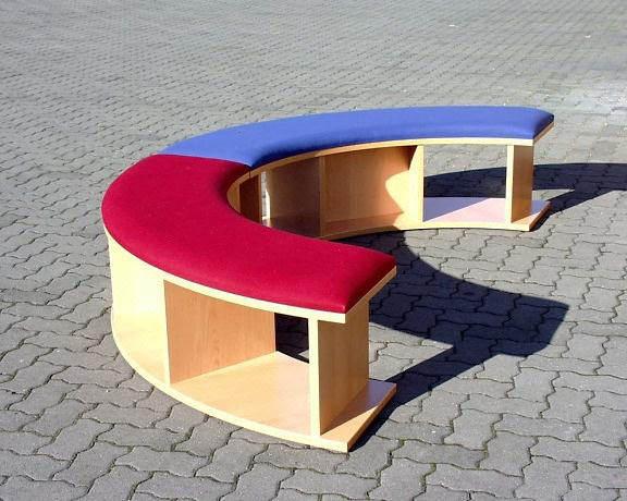 Sitzelemente Quadro Bancale Sitzbank als Viertelkreis stabile Unterkonstruktion Komplett Melamin, mit Teppich oder mit Polster Teppich und Stoff nach Bieterkarte.