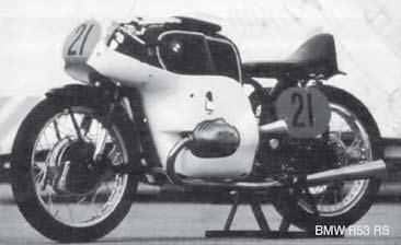 Auch beim diesjährigen Ju biläumstreffen stellen die schmucken Vorkriegsmaschinen einen Großteil der angereisten Motorräder dar.