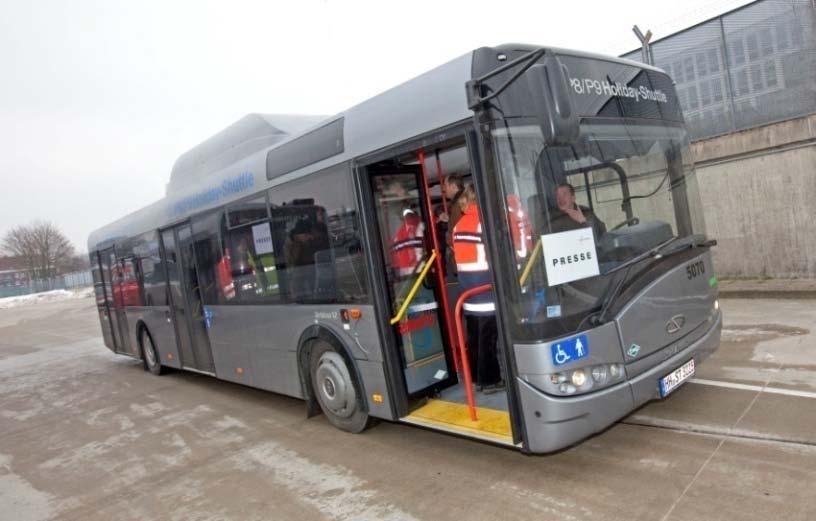 Erdgasfahrzeuge Busse mit Iveco Motor 12 Meter lang und befördern bis zu 80 Personen. Die Busse werden am Airport als Parkplatz Shuttle eingesetzt. Pro Jahr fährt jeder der beiden Busse ca. 120.