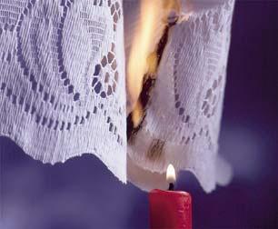 offenes licht und feuer Lassen Sie Kerzen und offenes Licht niemals ohne Aufsicht!
