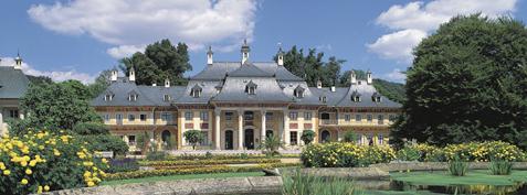 Sie besuchen am Vormittag das Schloss Pillnitz.