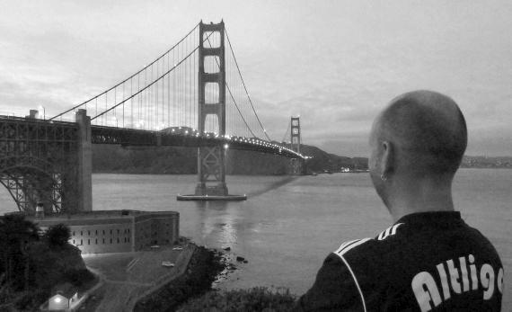 Und mal wieder ein kleiner Hinweis auf unsere Alt-Liga, die die Welt erobert. Hier sehen wir Sherby vor der Golden Gate Bridge.
