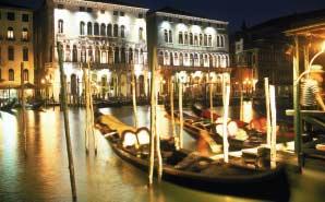 Eine Nacht in Venedig im Amphitheater des Teatro Verde in Venedig Operette von Johann Strauß San Giorgio Maggiore ist eine Insel in Venedig, die dem Becken von San Marco in südlicher Richtung
