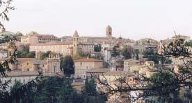 Anschließend fahren wir nach Pienza, die so genannte Ideale Stadt der Renaissance, die Papst Pius II auf seine Ideale hin verwirklichen ließ.