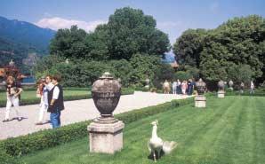 Kastanienfest in Premeno am Lago Maggiore In Premeno erwartet Sie eine wunderschöne, farbenprächtige Natur, romantische Wanderwege durch jahrhundertealte Wälder, faszinierende antike Villen und