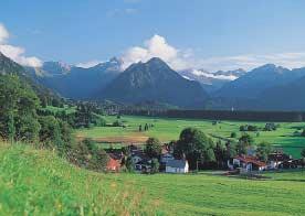 Mai ein großes Fest, rund um den Sommerkäse aus dem Zillertal, dem Edelweiß Frischkäse, in der Erlebnis Sennerei Zillertal statt.