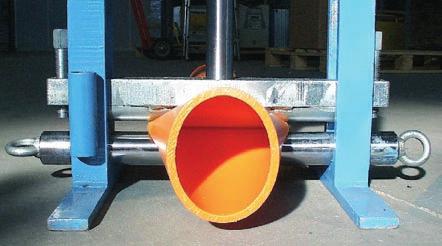 Bild 7: Rohr aus Polyethylen in der Abquetschvorrichtung (Quelle: rank GmbH) ig.