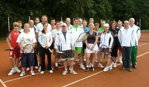 Dank eines großen Teilnehmerfeldes wurden die Tennis-Stadtmeisterschaften der Freizeitspieler am Samstag zu einem sportlichen und organisatorischen Erfolg. Bereits zum 9.