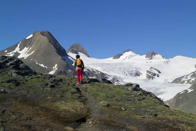 glattgeschliffen. Die Felswände eignen sich bestens zum Klettern und die Bergsteigerschule Fiesch hat hier zahlreiche Routen jeglicher Schwierigkeitsgrade eingerichtet.