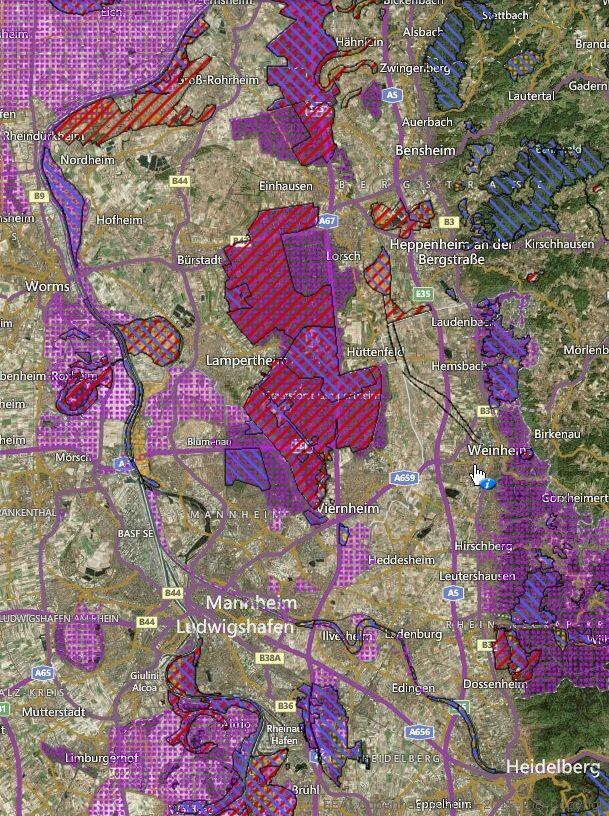 Karte der Schutzgebiete blau gestrichelt: FFH-Gebiete rot gestrichelt: