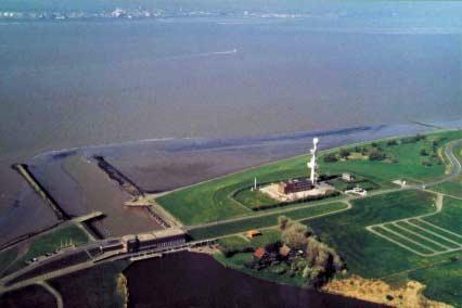 Dt.-Ndl. Zusammenarbeit in der Emsmündung Für den Betrieb der Landradarkette Ems ist 1984 ein spezieller deutsch-niederländischer Vertrag in Kraft getreten, der sogenannte Radarvertrag.