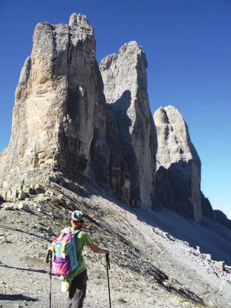 Auronzohütte Fischleintal Wir fahren mit dem Bus zur Auronzohütte und wandern von dort über den Paternsattel zur Drei Zinnen Hütte, wo wir einen unvergesslichen Ausblick auf die