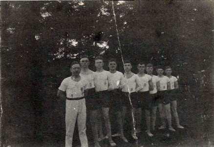 Sportverein Garßen e.v. von 1923 Der Männer Turnverein Garßen wurde nach dem 1. Weltkrieg von sportbegeisterten jungen Leuten 1923 in Leben gerufen. 1. Vorsitzender August Breyel im Gründungsjahr.