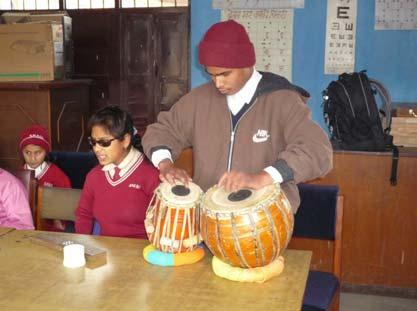 6 Blindenschule Patan Diesmal waren weniger Kinder da, weil zur Zeit noch Ferien sind.