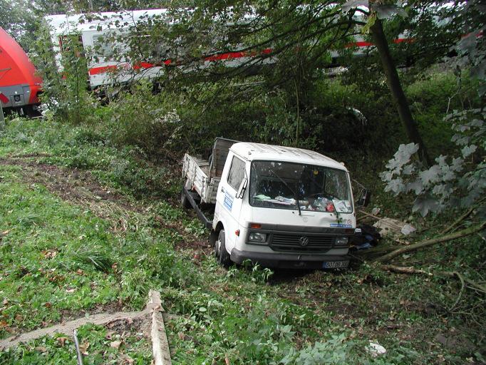 9. Donnerstag, der 14. Oktober 2004 gegen 13.51 Uhr Verkehrsunfall mit einem Zug auf der Köln Mindener Eisenbahnstrecke Höhe Bahnübergang Westring im Ortsteil Bladenhorst.