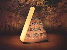 Nur die besten Käse aus traditionellen Dorfkäsereien werden ausgewählt, um in der Kaltbach Höhle in Ruhe bei bester Pflege zur wahren Spezialität heranzureifen.