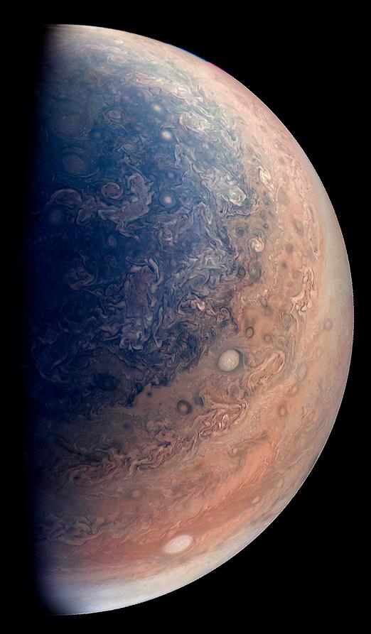 Abb. 4 Junos Passage am Planeten Jupiter. Die Aufnahme der JunoCam entstand erst von wenigen Tagen.