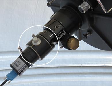 ADC Technik VI ADC 28 Einstellung des ADC Compact Bei Teleskopen und ADC vor Umlenkspiegeln: 1. Einstellknopf nach oben drehen 2.