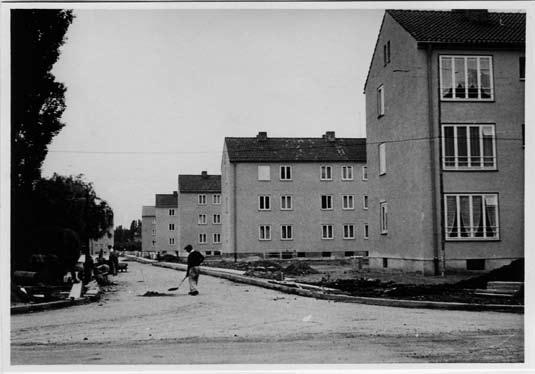 Thema des Monats Dachaufstockung Neue attraktive Wohnungen zu schaffen und damit den Stadtteil optisch und sozial aufzuwerten, war das Ziel der Wohnungsgesellschaft Wie so viele Siedlungen der