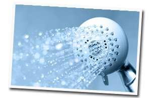 - 2 - Wasser sparen im Badezimmer Duschen Wassersparen lohnt sich vor allem beim Warmwasser. Denn je weniger Wasser für Duschen und Baden erhitzt werden muss, desto weniger Energie wird verbraucht.