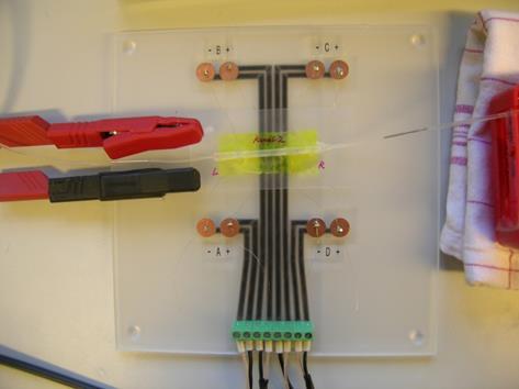 5 Modulares Konzept zur variablen Verschaltung von Mikrosystemen Abbildung 5.19: Plattform zur elektrischen Kontaktierung der Thermoelemente.