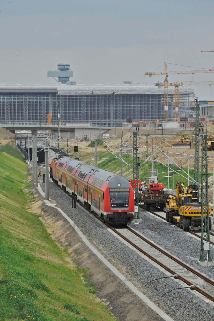 Flughäfen als Zentrum der Globalisierung BER-Verkehrshafen BER-Bahnhof direkt unter dem Terminal: Sechs Gleise, drei Bahnsteige,