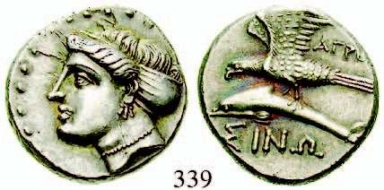 Kopf der Hera mit Stephane, dekoriert mit Palmetten / Blitz zwischen F-A, alles im Olivenkranz.