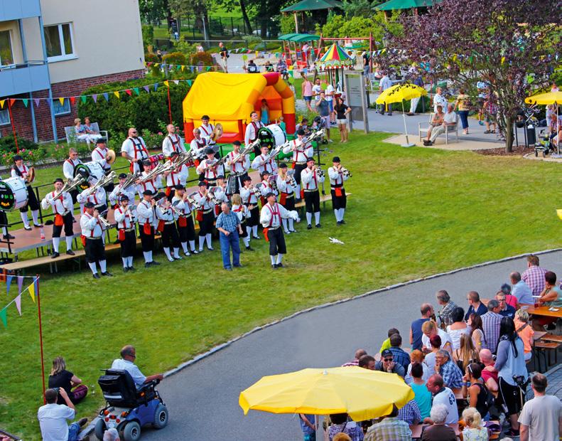 Mai 2017 Wir laden herzlich ein zum Wohnparkfest in Frohnau. Als Höhepunkt erwartet Sie ein Konzert des 1. Vollmershainer Schalmeienvereins e.v., eine der besten Schalmeienformationen Mitteldeutschlands.