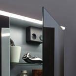 Spiegelschrank mit horizontaler LED-Beleuchtung Mirror cabinet with horizontal LED-lighting Spiegeltüren beidseitig verspiegelt, LED-ufsatzleuchte, Glaseinlegeböden, Schalter-/Steckdosenelement, IP24.