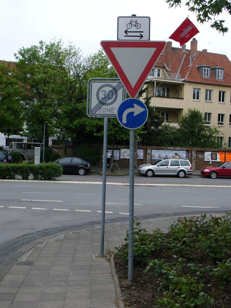 Die Polizei hat in Hildesheim die Radfahrer auf Radwegen, die in verbotener Gegenrichtung unterwegs waren, oft zur Kasse gebeten.
