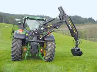 Bei der STIHL-Vertretung und Mitglied der Holzkette Schwarzwald, Fa. Landtechnik Udo Burger in Löffingen-Seppenhofen trafen sich Vertreter der Holzkette Schwarzwaldwald mit dem Gewinner.