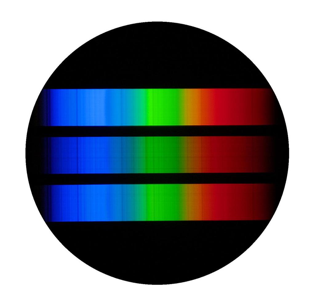 Beobachtung und Aufnahme der Spektren Die Betrachtung oder Aufnahme des Spektrums eines Objekts ist eine recht einfache Sache. Spektren aller Lichtquellen wie hier des Tageslichts (Abb.