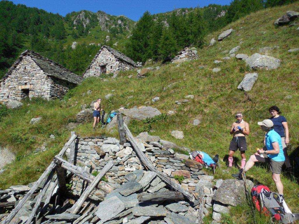 Lago Alpe dei Cavalli nicht freigeschnitten was unsere geplante Gesamtgehzeit mit