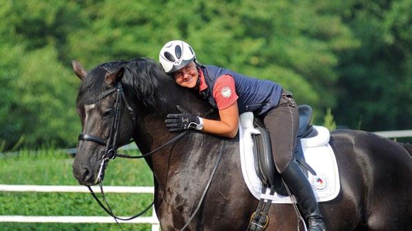 5 Dressur Foto: Birte Ostwald, Monsheim Kaffee trinken in der Pirouette Ob in der Dressur, im Springen oder beim Freizeitritt im Gelände: Fast jeder Reiter träumt davon, in Harmonie mit seinem Pferd