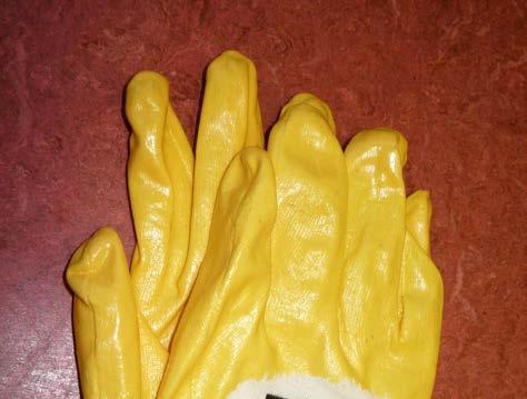 Schutzhandschuhe Beim Umgang mit Gefahrstoffen sollen Schutzhandschuhe die Hände vor mechanischen Risiken und vor Chemikalien schützen.