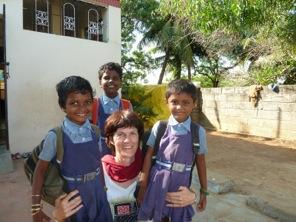 Liebe Freunde und Freundinnen der Nandri-Kinderhilfe, Ende März kam ich von meiner jährlichen Indienreise zurück und möchte Ihnen gerne Neues über das Kinderheim und unsere anderen Aktivitäten