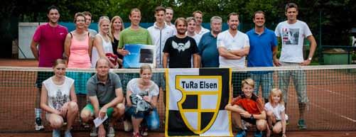 Eichen Cup 2015, LK-Turnier Siegerehrung: Sieger und Platzierte mit Heinz Bokel und Mark Henschel Satzverlust und schlug im Finale den ehemaligen Elsener Spieler Arne Ogrowski.