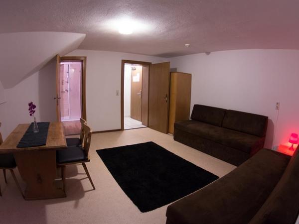 living room Apartment 4-6 Pers./3 Zimmer/Du, WC 3 zimmer Appartement, 4-6 personen. Einfach und billig. Wireless internet ist inklusive.