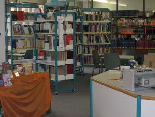 In der schuleigenen Bibliothek finden sich zahlreiche Werke zur stofflichen Vertiefung oder zur Vorbereitung von Referaten.