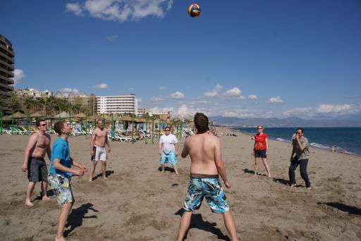 Der letzte Tag wurde gemeinschaftlich am wunderschönen Strand verbracht, dabei wurde nur faul in der Sonne gelegen oder aktiv Beachvolleyball gespielt.