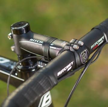 Mit wertigen 3T-Laufrädern, Topreifen und Anbauteilen von Ritchey zuzüglich Benotti-Carbon-Stütze ist das Rad sehr gut ausgestattet, dabei wiegt es auch mit Pedalen